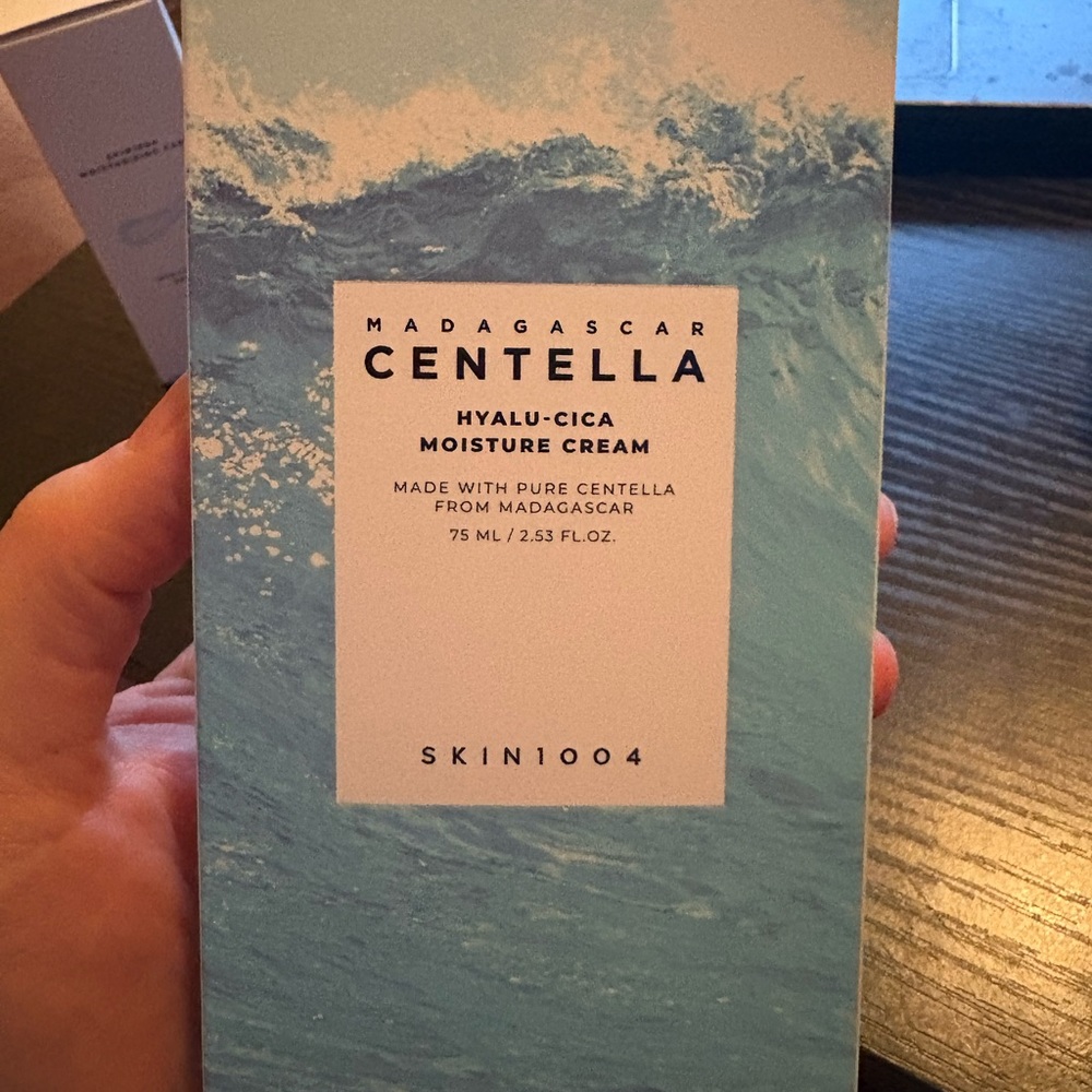 SKIN1004 Centella Hyalu-Cica Moisture Cream and Blue Serum Set - Picture 3 of 3